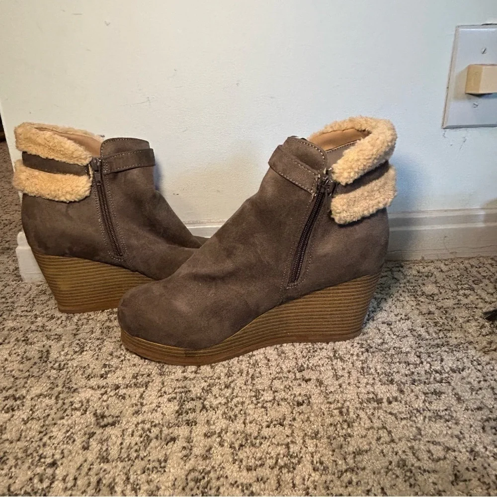 Cheeks Fit Body Tony Gray Wedge Ankle Booties Size 8.5